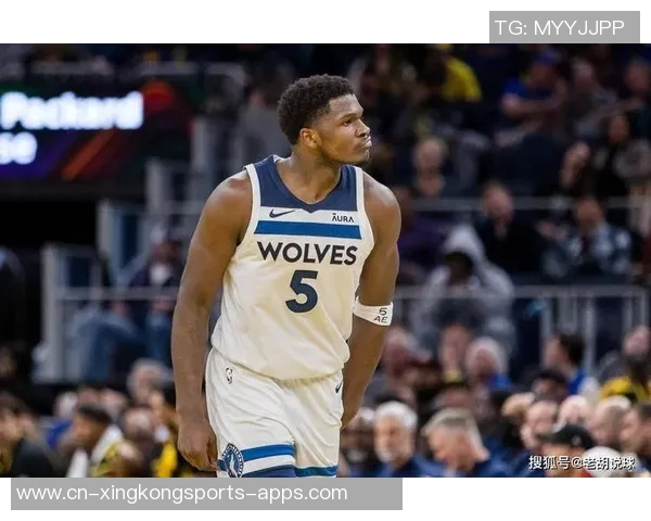 爱德华兹上半场表现平平15投6中三分仅1中收获17分1板2助 爱德华兹上半场表现平平15投6中三分仅1中收获17分1板2助