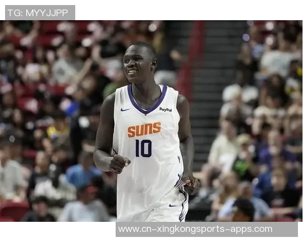 马卢阿奇篮下强势接球转身进攻成功完成21精彩瞬间 马卢阿奇篮下强势接球转身进攻成功完成21精彩瞬间