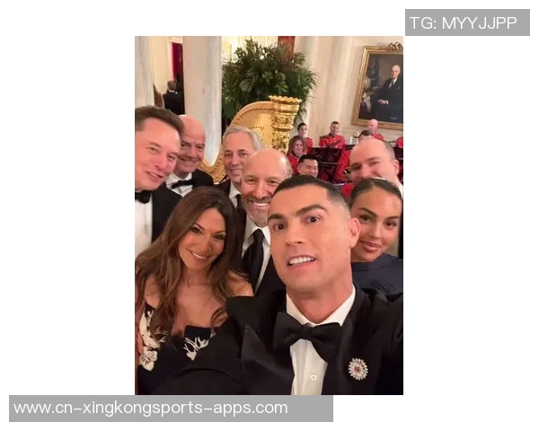 C罗身着西装出席白宫晚宴与美国防长亲密合影引发热议 C罗身着西装出席白宫晚宴与美国防长亲密合影引发热议